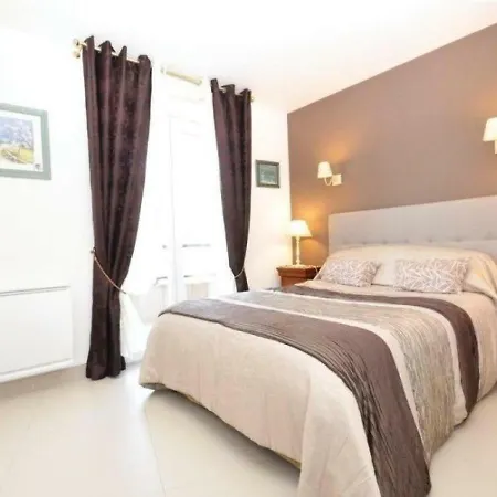 Appartement Flora 2 *
